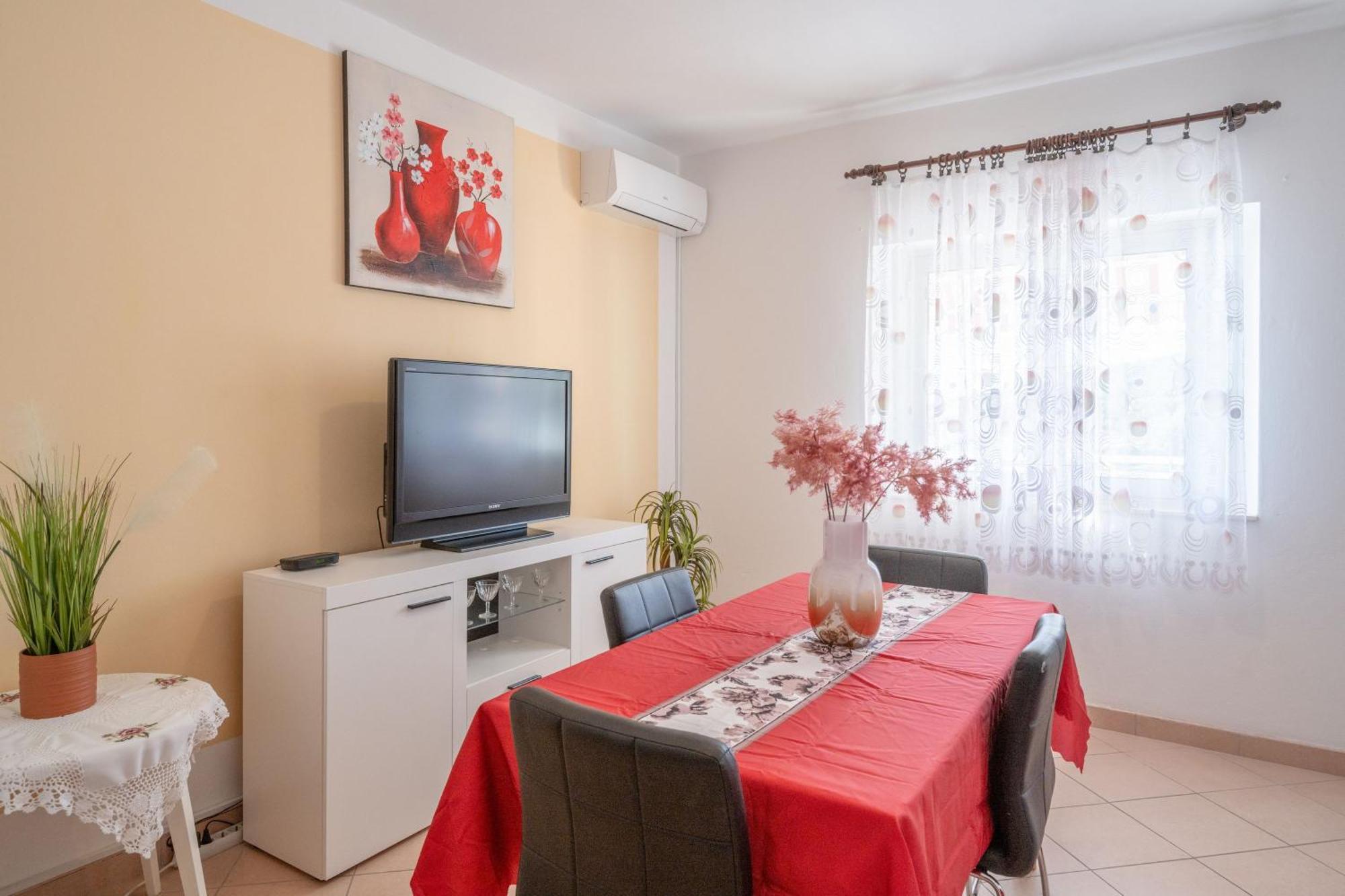 Apartments Daniela Zavalatica Habitación foto